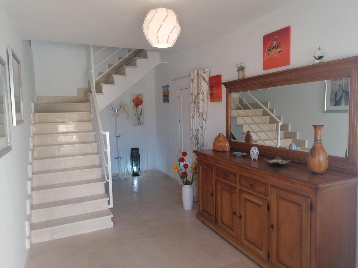 Exquisite Modern 2-bed House In El Pinar De Holiday home